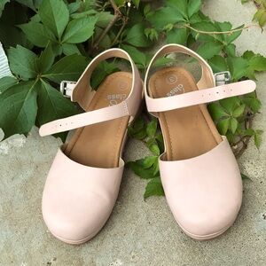 Art Class Baby Pink Clogs